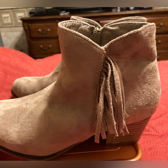 Lov Mark Ankle Booties with fringe - Picture 3 of 9